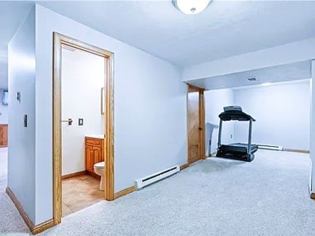 401 Lexington Dr, Southwest Greensburg Boro, PA 15601