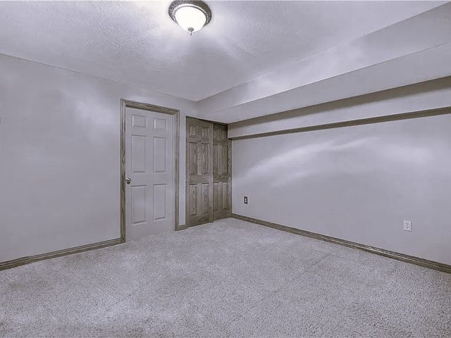 401 Lexington Dr, Southwest Greensburg Boro, PA 15601