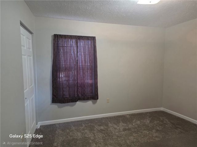 401 Lexington Dr, Southwest Greensburg Boro, PA 15601