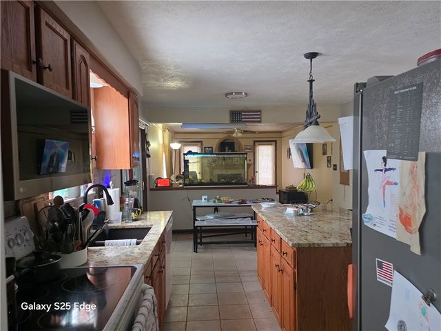 401 Lexington Dr, Southwest Greensburg Boro, PA 15601