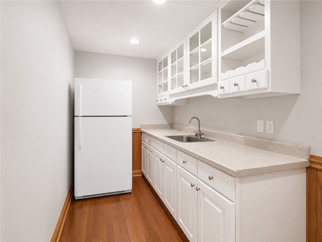 401 Lexington Dr, Southwest Greensburg Boro, PA 15601