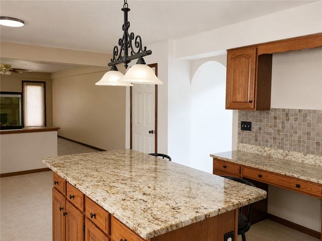 401 Lexington Dr, Southwest Greensburg Boro, PA 15601
