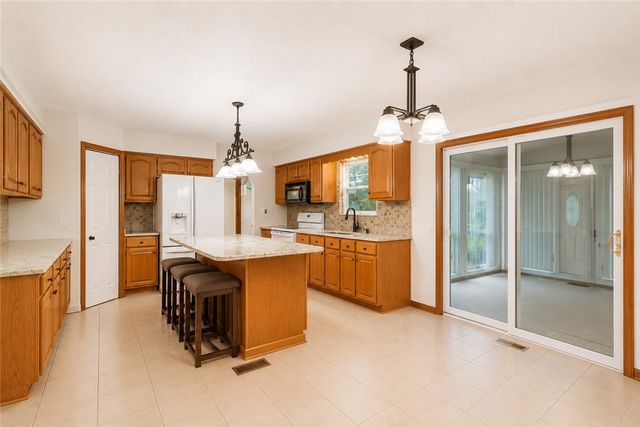 401 Lexington Dr, Southwest Greensburg Boro, PA 15601