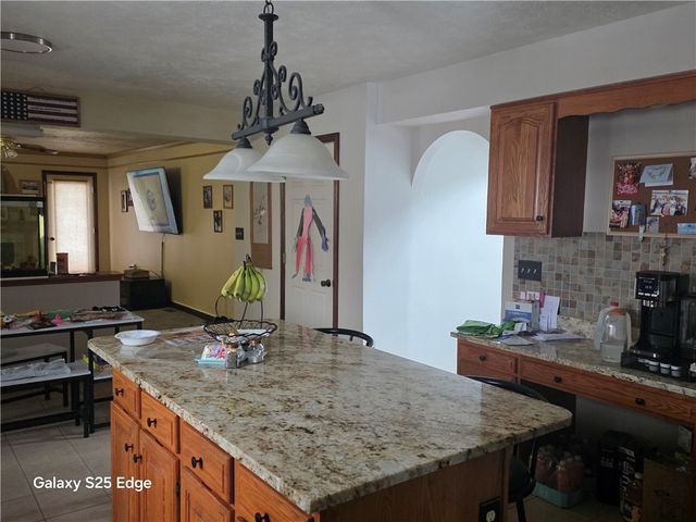 401 Lexington Dr, Southwest Greensburg Boro, PA 15601