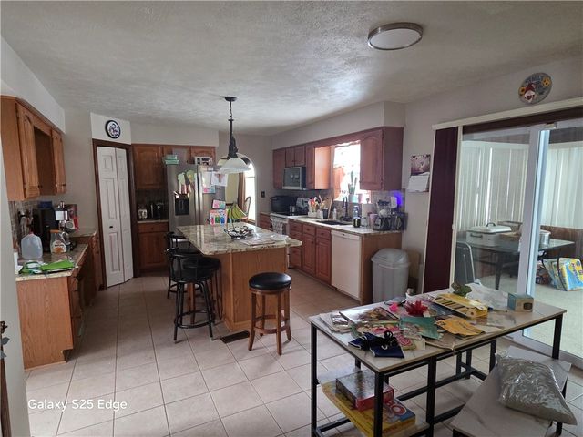 401 Lexington Dr, Southwest Greensburg Boro, PA 15601