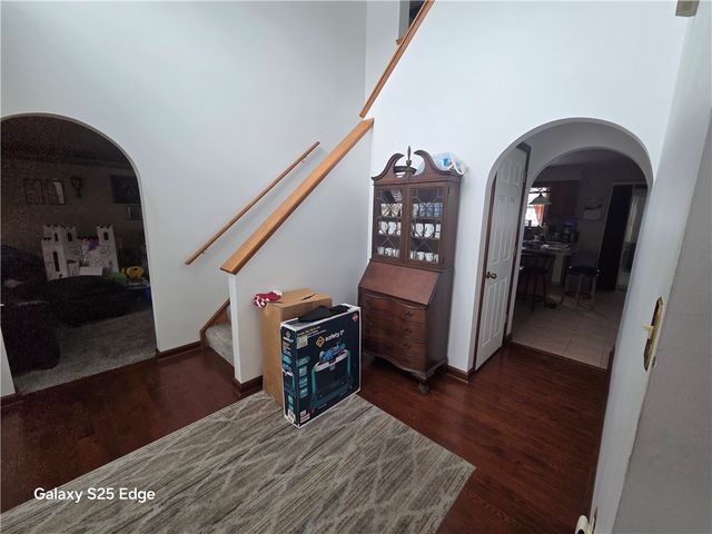 401 Lexington Dr, Southwest Greensburg Boro, PA 15601