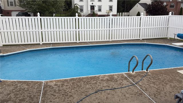 401 Lexington Dr, Southwest Greensburg Boro, PA 15601