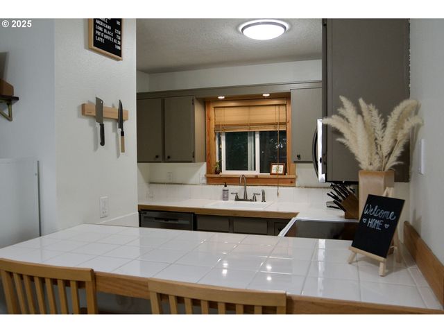 28740 Sw PARKWAY Ave D4, Wilsonville, OR 97070