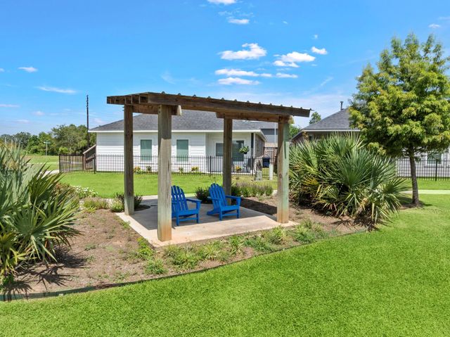 130 Water Grass Trail, Clute, TX 77531