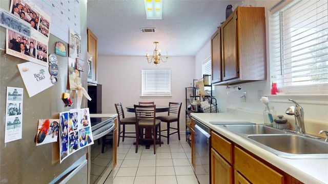 3902 Victoria Avenue, Dickinson, TX 77539