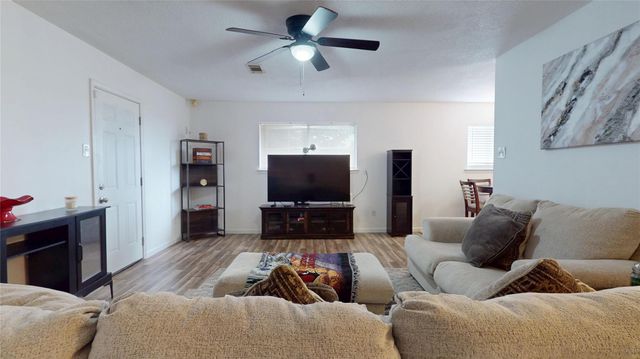 3902 Victoria Avenue, Dickinson, TX 77539