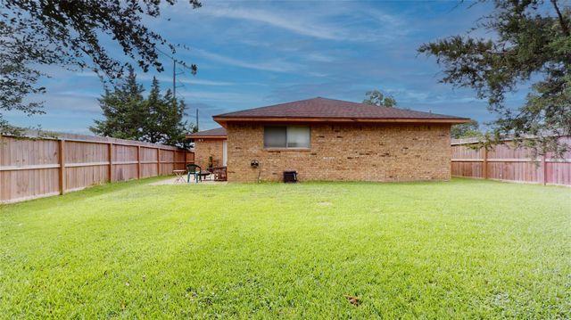 3902 Victoria Avenue, Dickinson, TX 77539