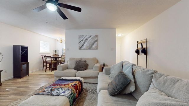 3902 Victoria Avenue, Dickinson, TX 77539