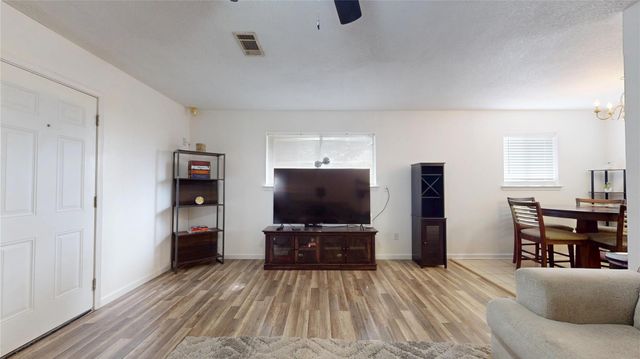 3902 Victoria Avenue, Dickinson, TX 77539