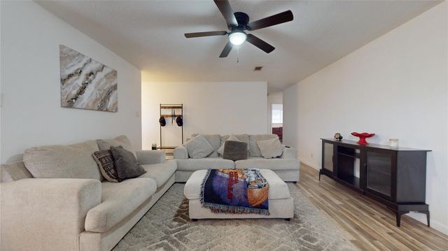 3902 Victoria Avenue, Dickinson, TX 77539