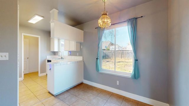 4622 W Griffith Way, Fresno, CA 93722