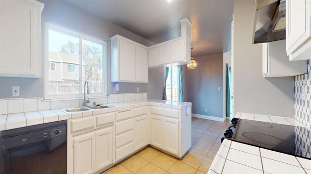 4622 W Griffith Way, Fresno, CA 93722