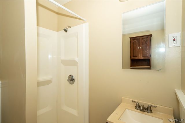 17 Harold Place, Lancaster, NY 14086