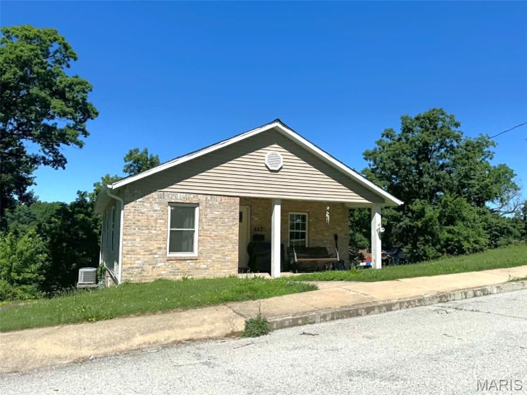 627 Pine Street, Hannibal, MO 63401
