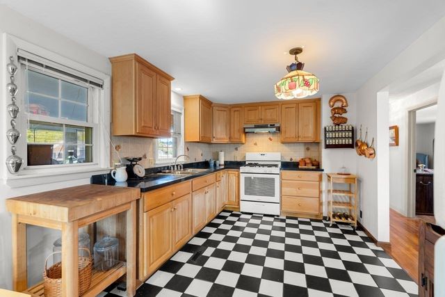 232 Market Street, Amesbury, MA 01913