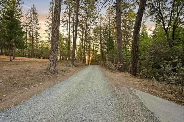 13429 Squirrel Creek Rd, Grass Valley, CA 95945