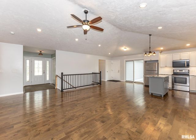 321 PIN OAK Drive, Geneseo, IL 61254