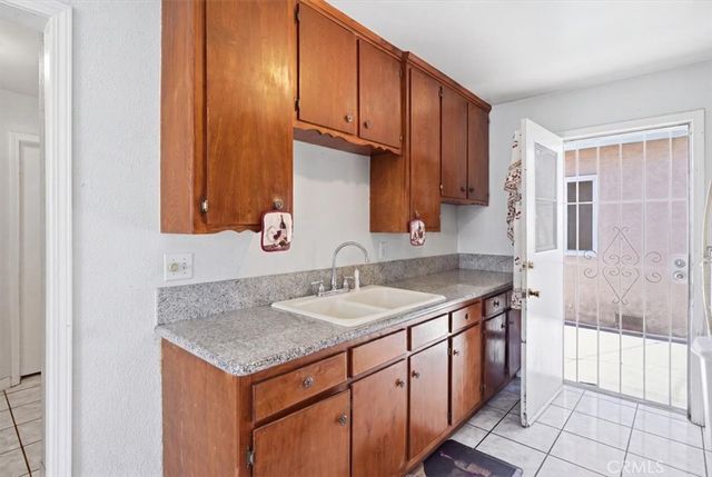 14127 Colorado Ave, Paramount, CA 90723