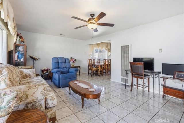 14127 Colorado Ave, Paramount, CA 90723