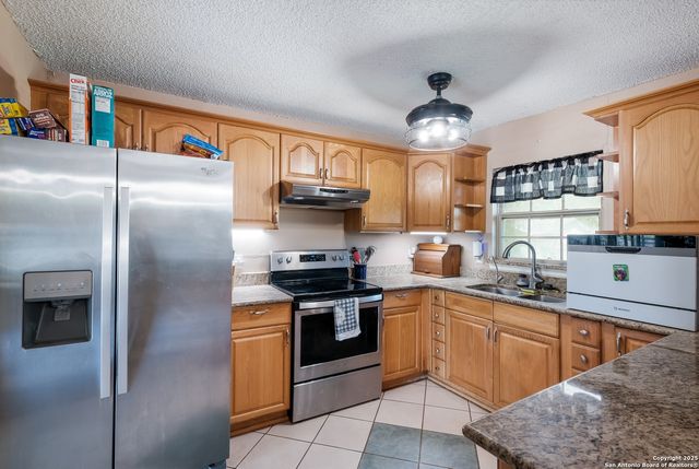 7813 Hollow Oak, Live Oak, TX 78233