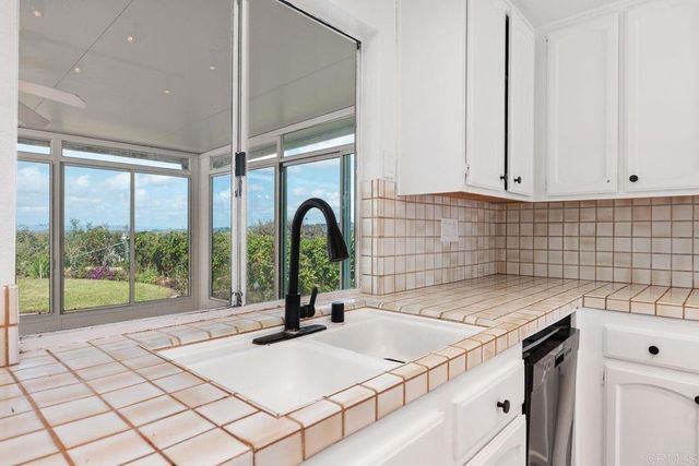 1402 Village View Road, Encinitas, CA 92024