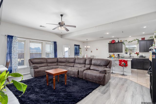 23196 Arcwood Dr, Denham Springs, LA 70726