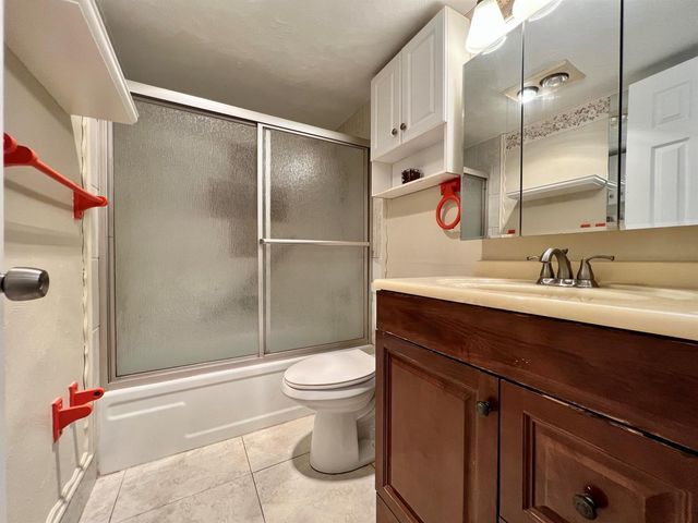 94 Windsor E, West Palm Beach, FL 33417