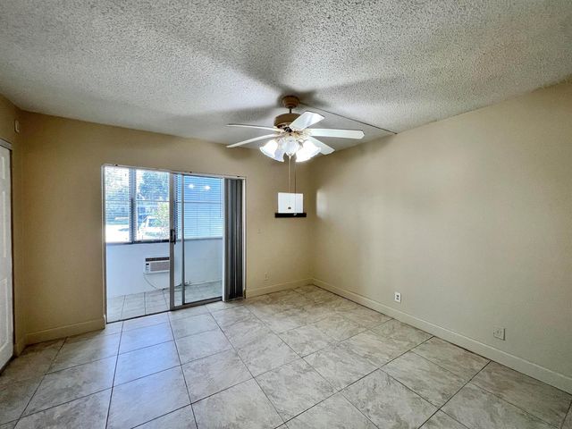 94 Windsor E, West Palm Beach, FL 33417