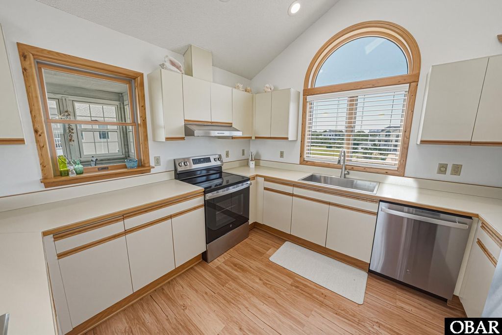 Image 16 of property listing at 921 Whalehead Drive, Corolla, NC 27927