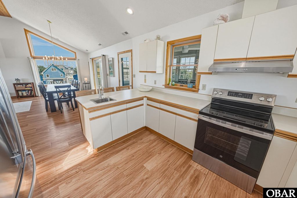 Image 18 of property listing at 921 Whalehead Drive, Corolla, NC 27927