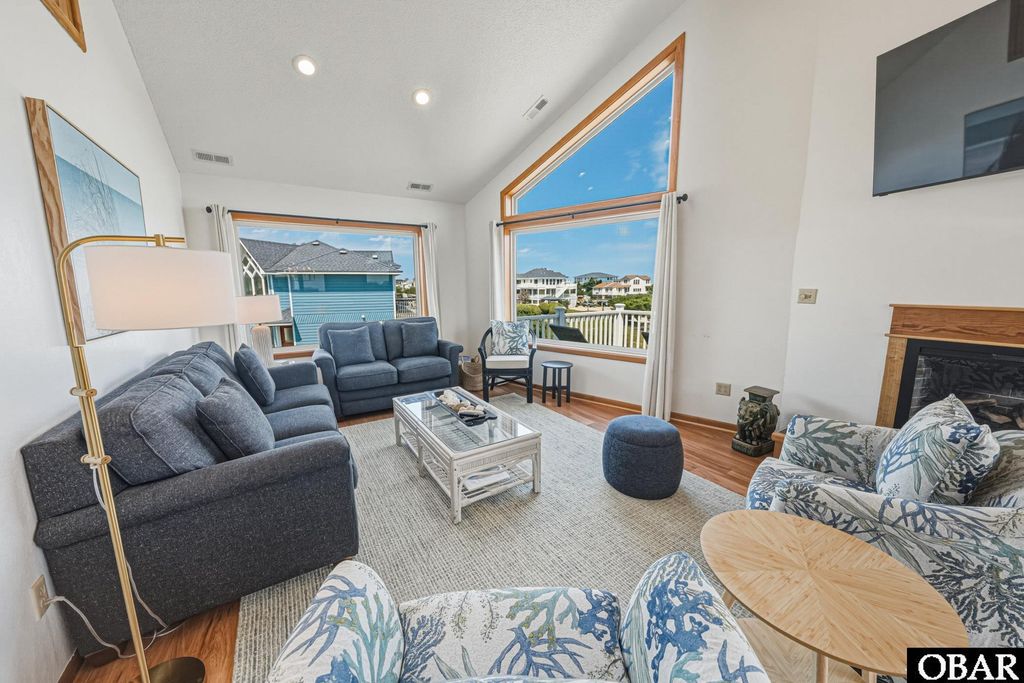 Image 4 of property listing at 921 Whalehead Drive, Corolla, NC 27927