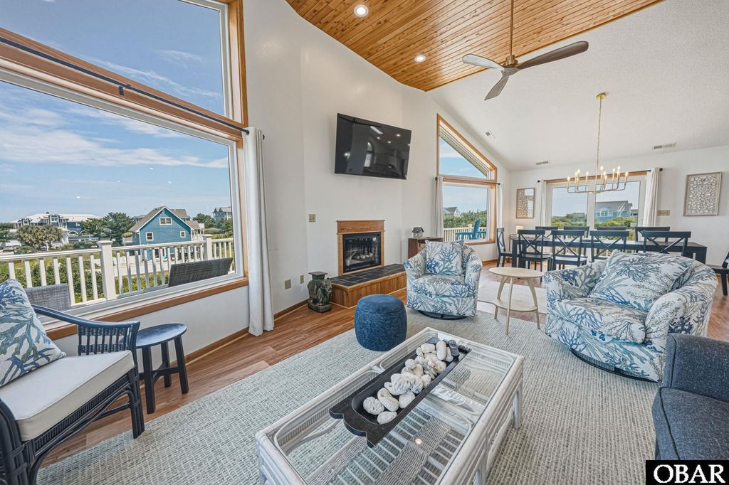 Image 6 of property listing at 921 Whalehead Drive, Corolla, NC 27927
