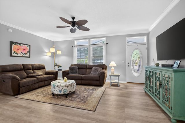 808 Front St, Welaka, FL 32193