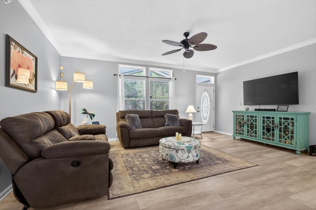 808 Front St, Welaka, FL 32193