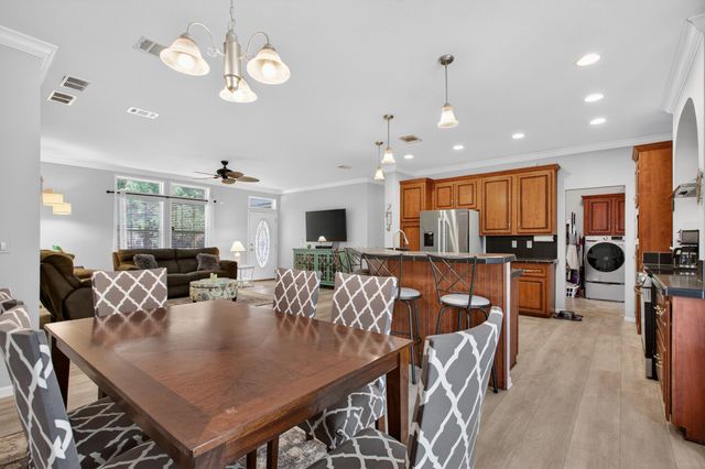 808 Front St, Welaka, FL 32193