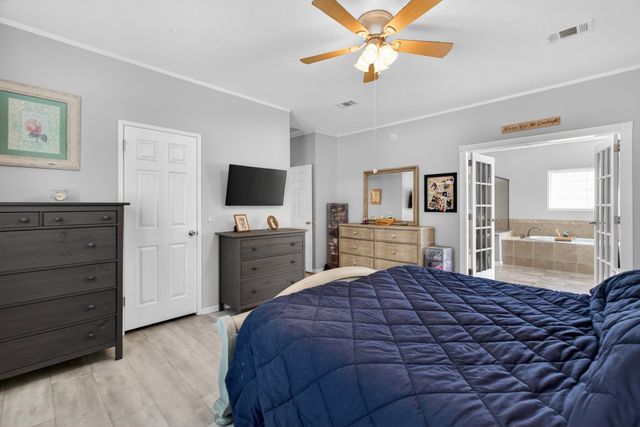 808 Front St, Welaka, FL 32193