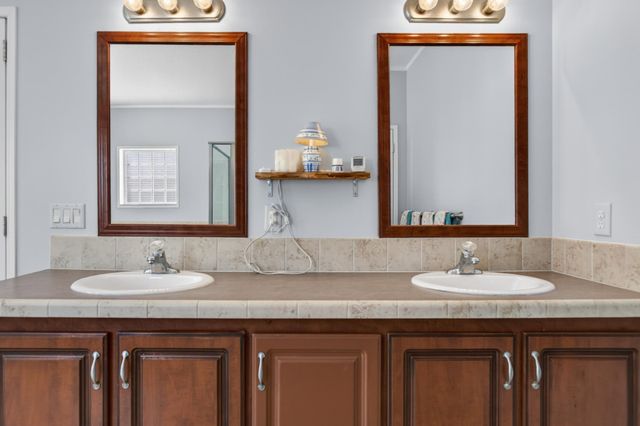 808 Front St, Welaka, FL 32193