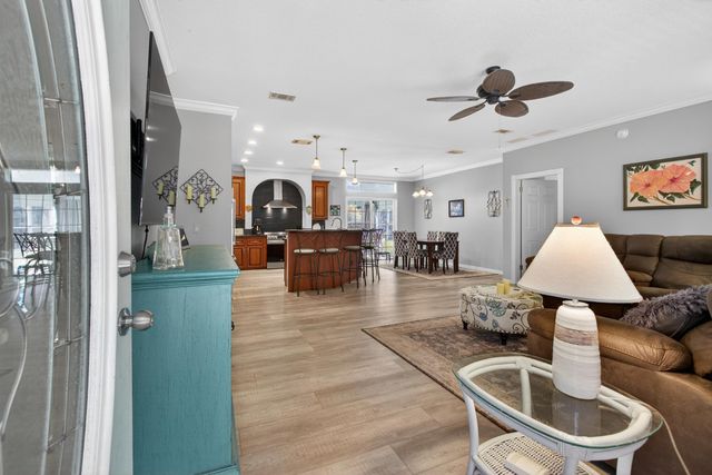 808 Front St, Welaka, FL 32193