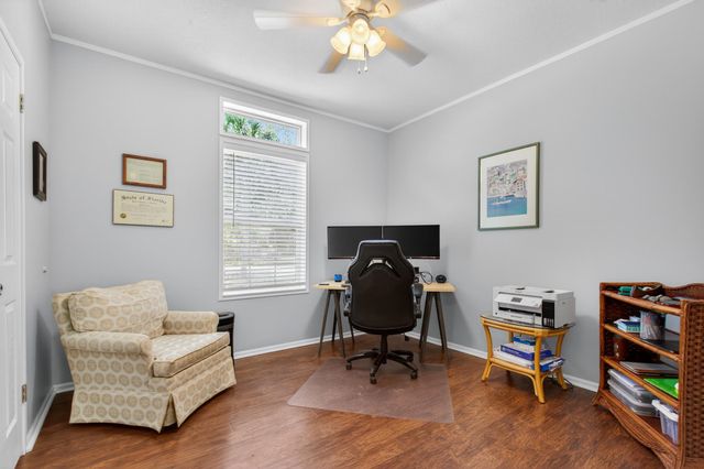 808 Front St, Welaka, FL 32193