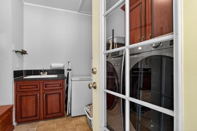 808 Front St, Welaka, FL 32193