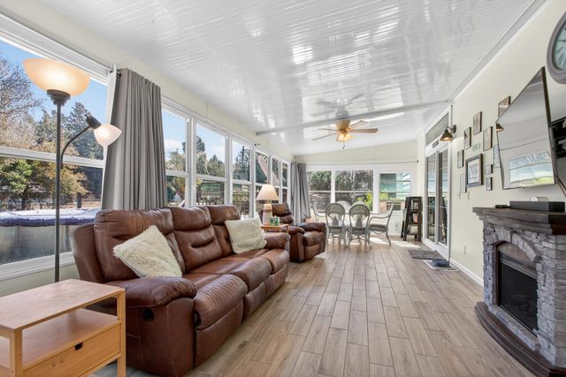 808 Front St, Welaka, FL 32193