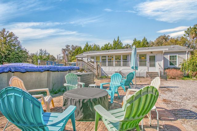 808 Front St, Welaka, FL 32193