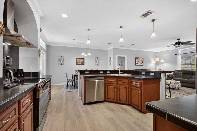 808 Front St, Welaka, FL 32193