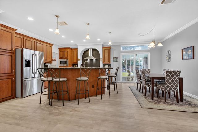 808 Front St, Welaka, FL 32193