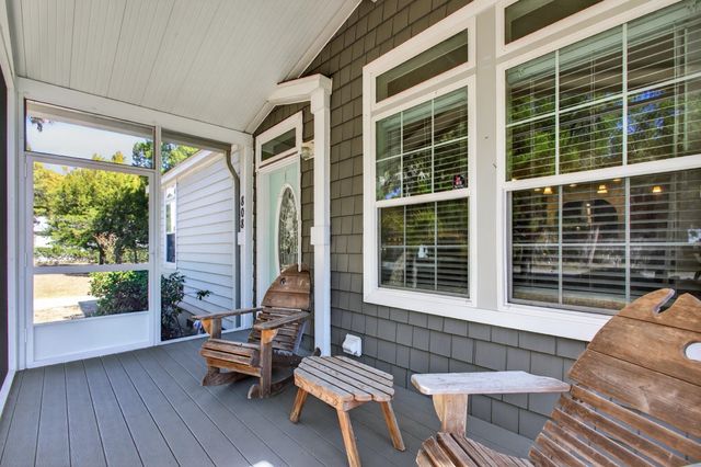 808 Front St, Welaka, FL 32193